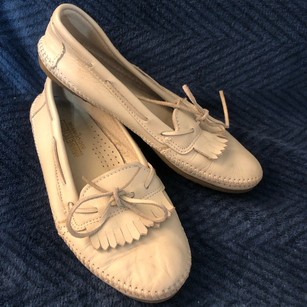 Minnetonka kiltie MOCCASINS beige, womens 7 EUC